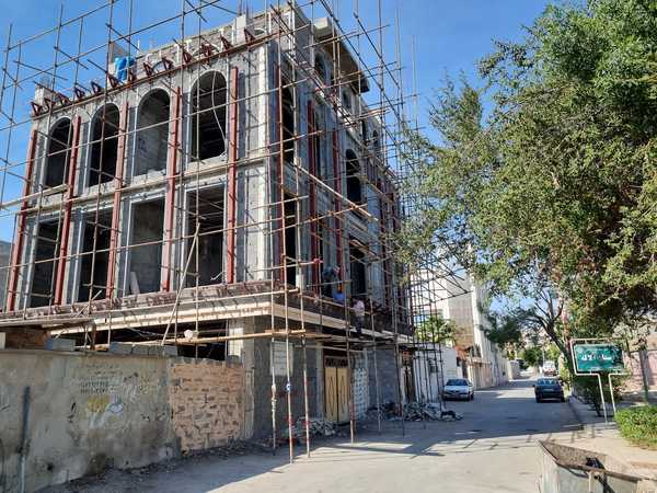 نمای ساختمان در حال احداث